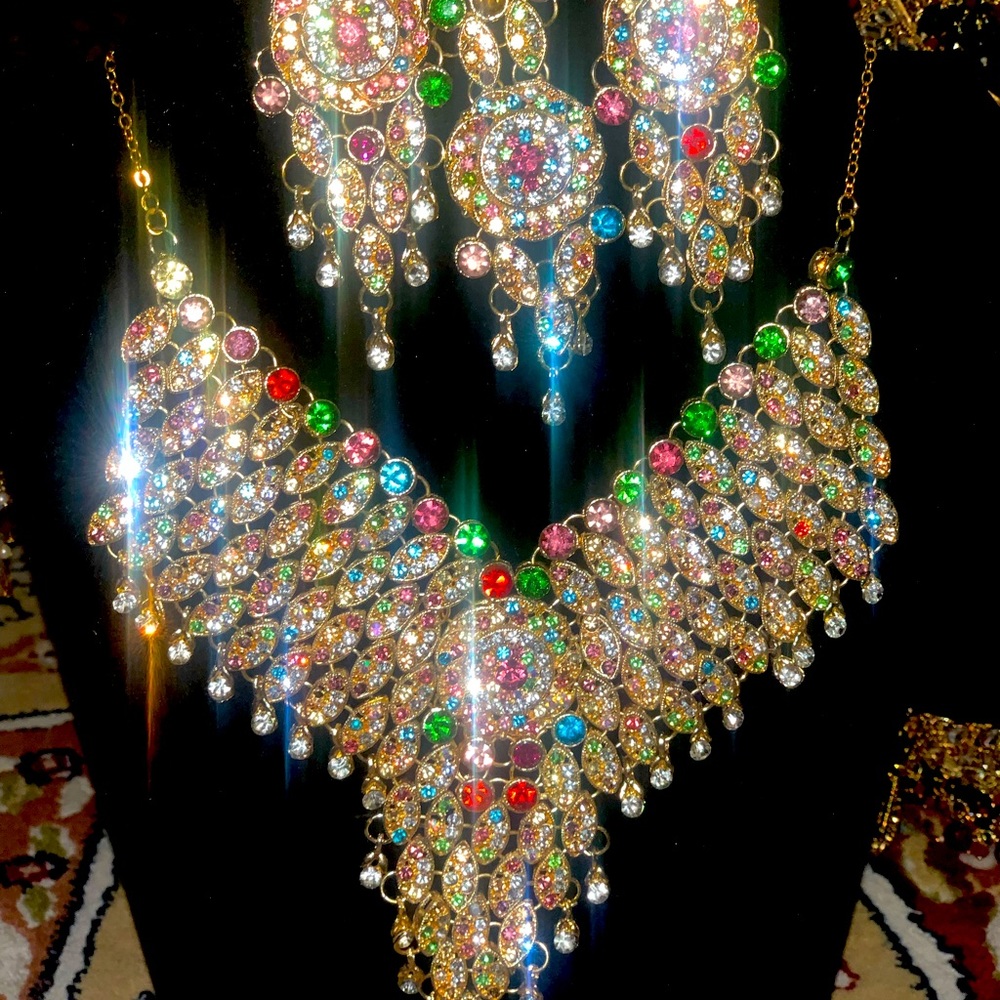 3 pieces Multicolored necklace, earrings, and headpiece set.